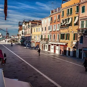 https://appartamento-superior-con-vista-in-via-garibaldi.hotelinveneto.com